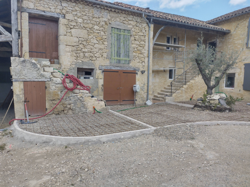 Travaux de petit terrassement en cours à Terraube.